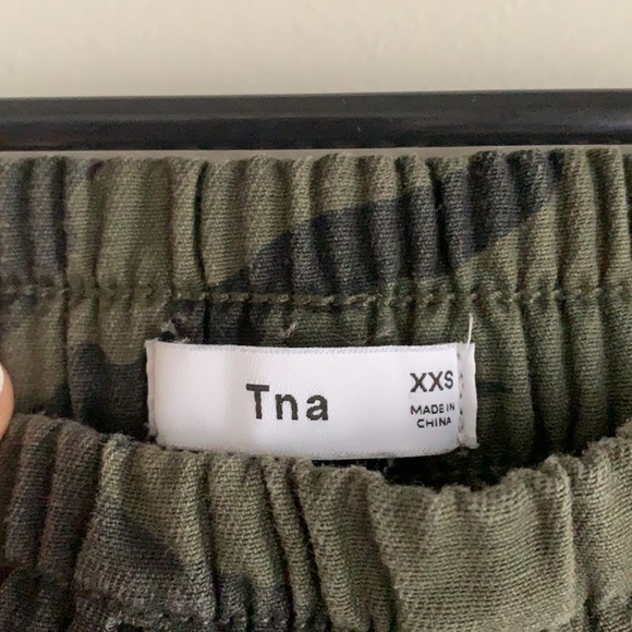 Aritzia TNA camo cargo pants - Picture 2 of 3